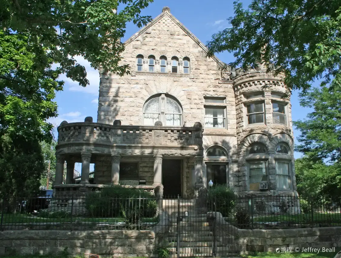 Hotels near Riverside Cemetery