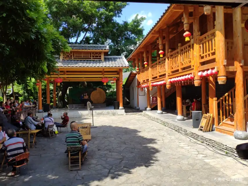 Отели рядом с достопримечательностью «Third Sister Liu Former Residence»