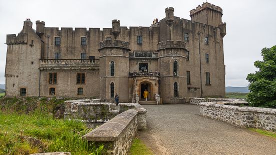 邓韦根城堡（Dunvegan Castle）是位于苏格兰西海