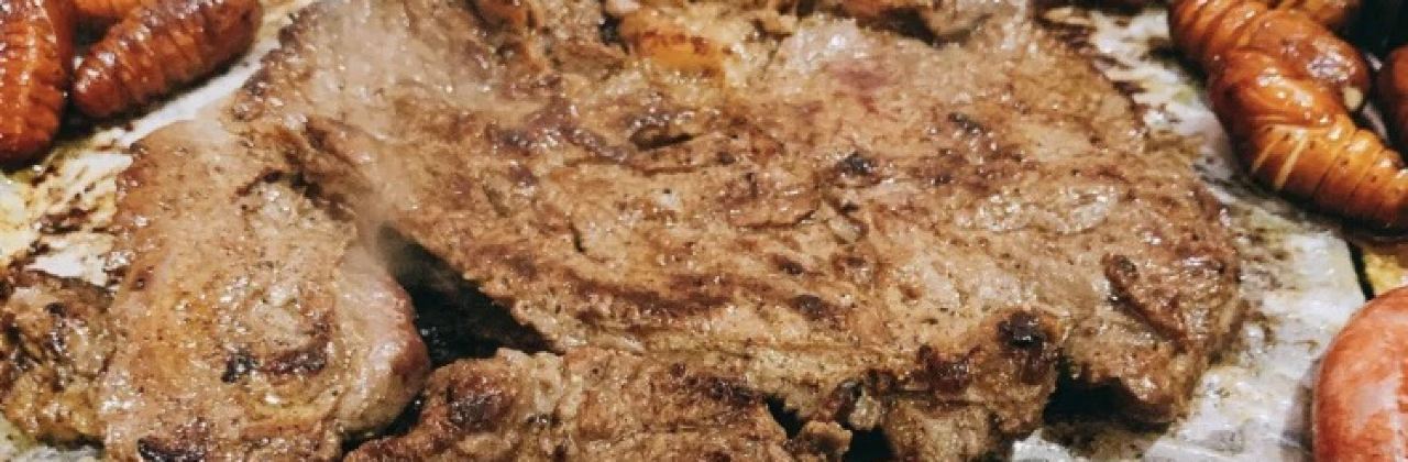 煎烤官黑椒牛扒炭火烤肉