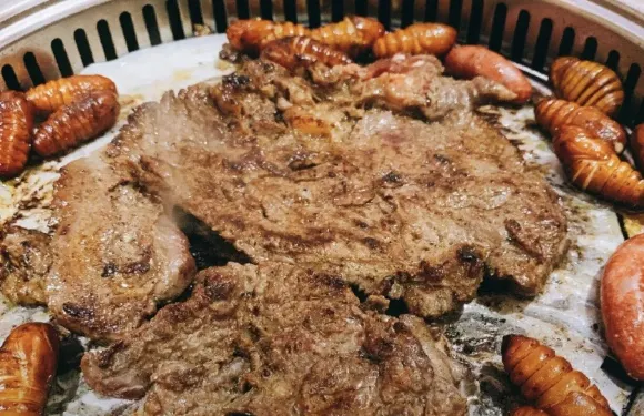煎烤官黑椒牛扒炭火烤肉