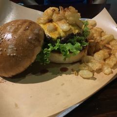 范氏汉堡·食验室(白马路万科里店) User Photo