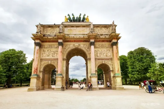 The Louvre Museum Guide: Hours, Tickets and Tips Handy Guide