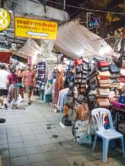 ถนนคนเดินวัวลาย (ตลาดนัดคืนวันเสาร์)