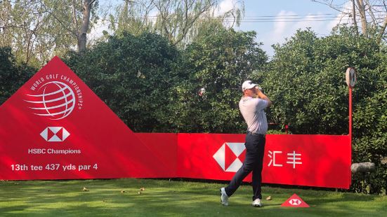 人生第一次看高尔夫球⛳️天气不错人也很多，不过还是不怎么懂，