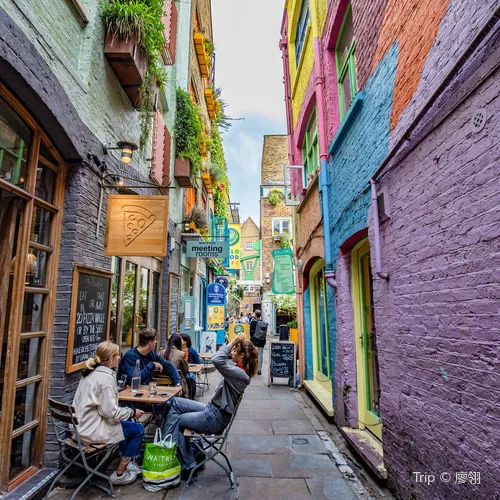 Neal’s Yard (Courtyard)