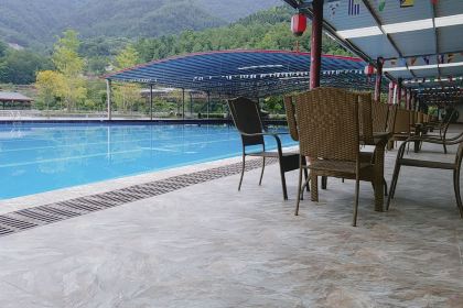 龙嘴子休闲山庄