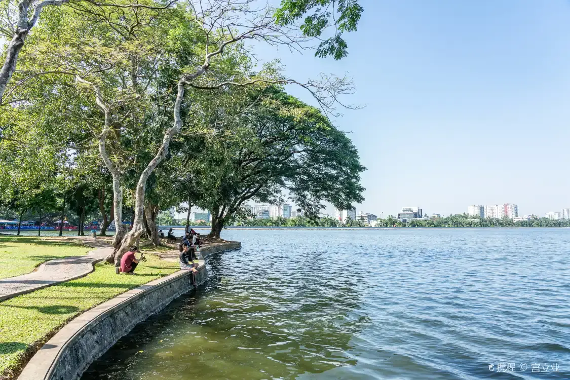 Hotels near Inya Lake