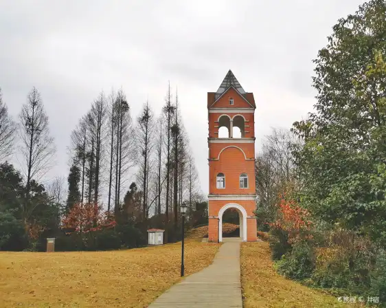 張家山公園周辺のホテル
