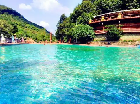 Hotels near Sanbaidong Forest Resort