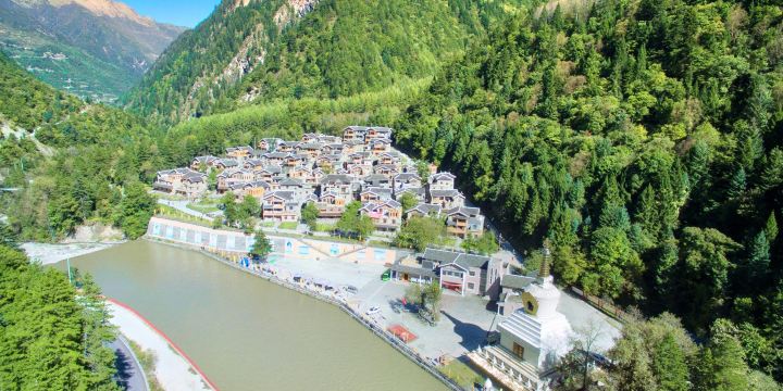 Yangrong Hade Village