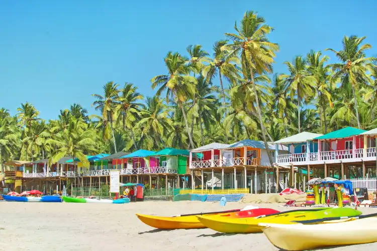 Hotels in Pololem