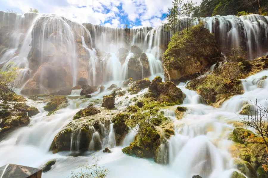 Zhenzhutan Waterfall