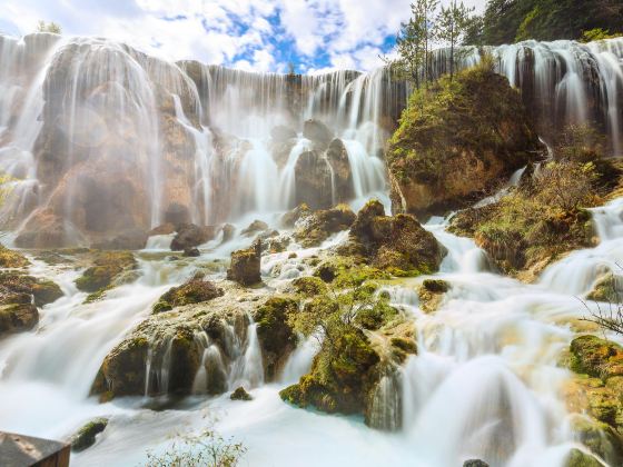 Zhenzhutan Waterfall