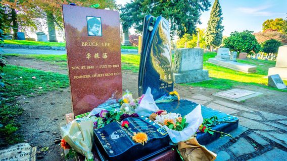 Bruce Lee and Brandon Lee Grave Sites