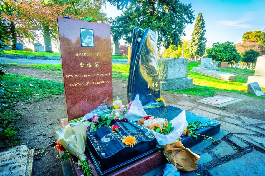 Bruce Lee and Brandon Lee Grave Sites