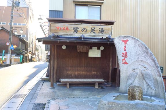 Luzhizu Hot Spring