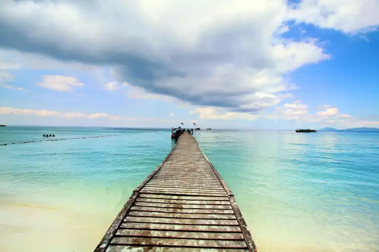 Отели рядом с достопримечательностью «Lang Tengah Island»