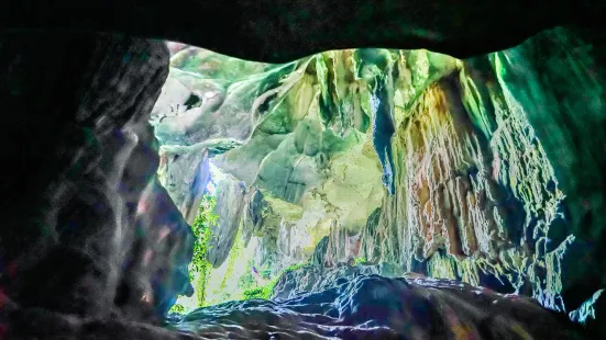 テンプルン洞窟