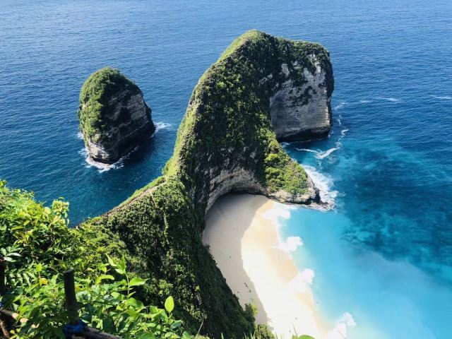 努沙伯尼達島
