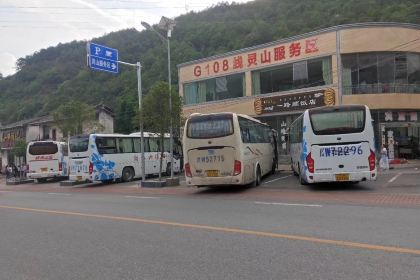 一路顺石磨豆花饭店(G108线灵山服务区店)