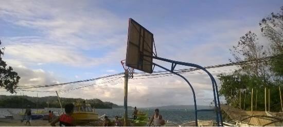 Lugutan Beach