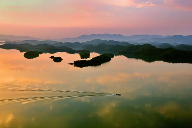 Sunset Sightseeing in Jiujiang