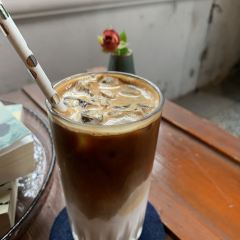 半两·咖啡书店·浮生是杯酒 여행 사진
