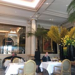 LE CINQ User Photo