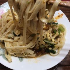 JIANG BIAN YU JIA User Photo