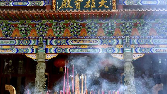 参观的时候感觉湘山寺香火还是挺旺盛的，有来自南北的香客信士。