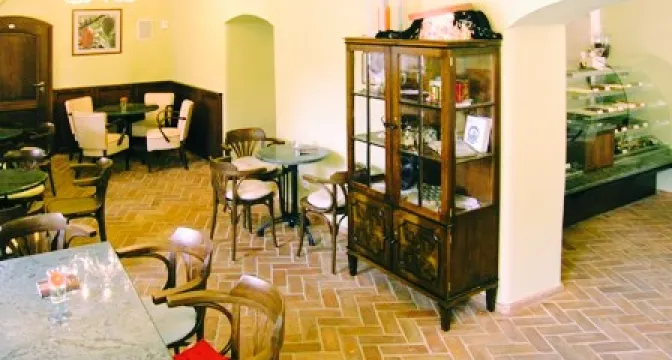 Traditional Production Praline