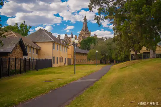 Hotels near The University of Melbourne