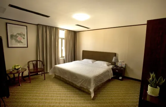 東悦商務賓館（龍口博商購物廣場店）