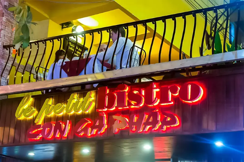 Bistro Con Gà Phàp
