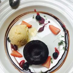 Le Petite Fontaine User Photo