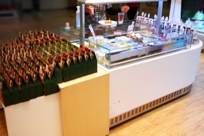 好利来(紫荆山卜蜂莲花店)