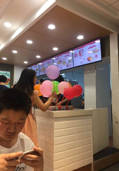 华莱士·全鸡汉堡(英山二店)