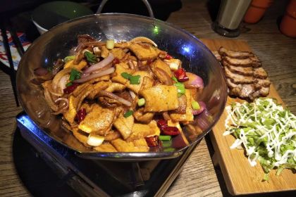 YI KUAI QI SHI SHANG CAN TING TAI CANG DIAN