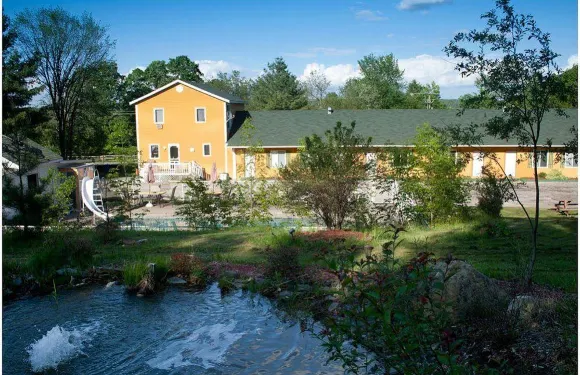 德拉薩塔涅汽車旅館