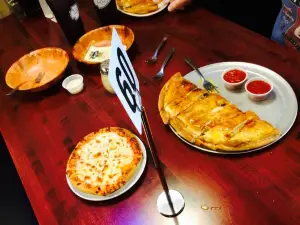 Geneo's Pizza and Pub