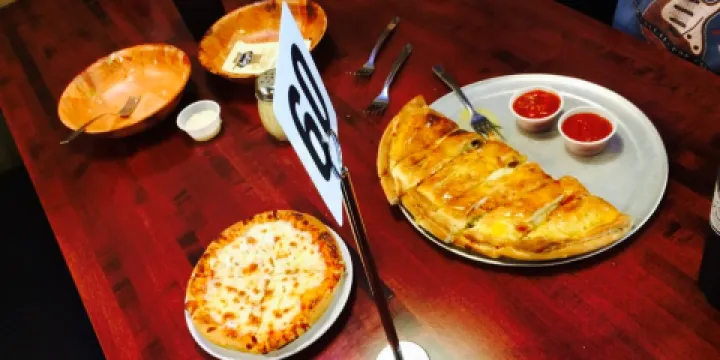 Geneo's Pizza and Pub