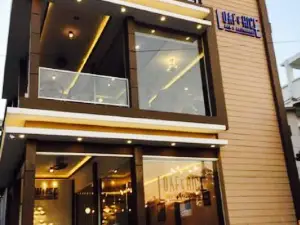 Loaf and Rice Bar and Restaurant