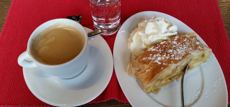 Cafe Bar Egger's
