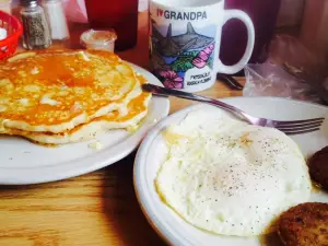 Mom's Kountry Cafe