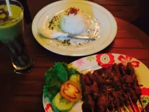 Roemah Koempoel Cafe & Resto