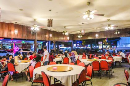 Happy Happy Cenang Seafood Restaurant