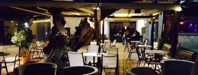 Rock N Rolla Seaside Cafe/Bar by AnoKato