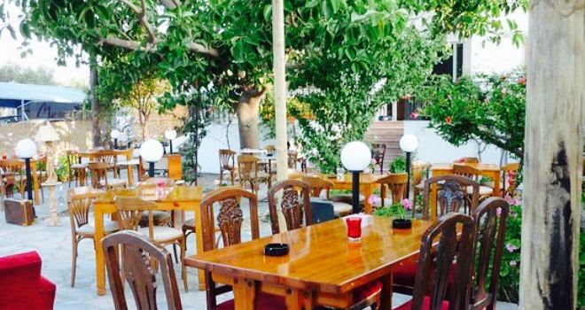 Old Radio Cafe Ouzeri