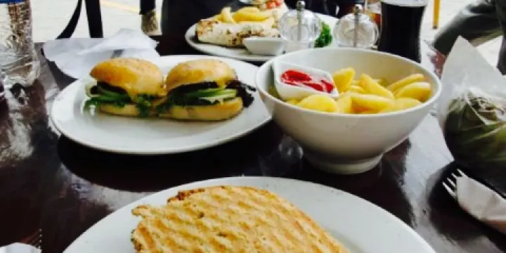 La Esquina Resto Bar Coffee